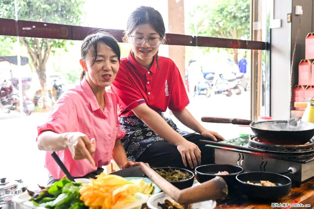全网追的“扁担女孩”，找了一份暑假工，时薪12元 - 银川生活资讯 - 银川28生活网 yinchuan.28life.com